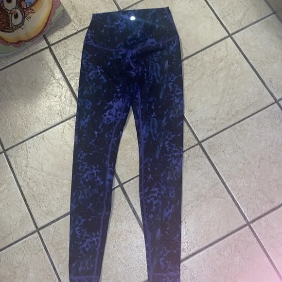 Lululemon leggings - Picture 1 of 3